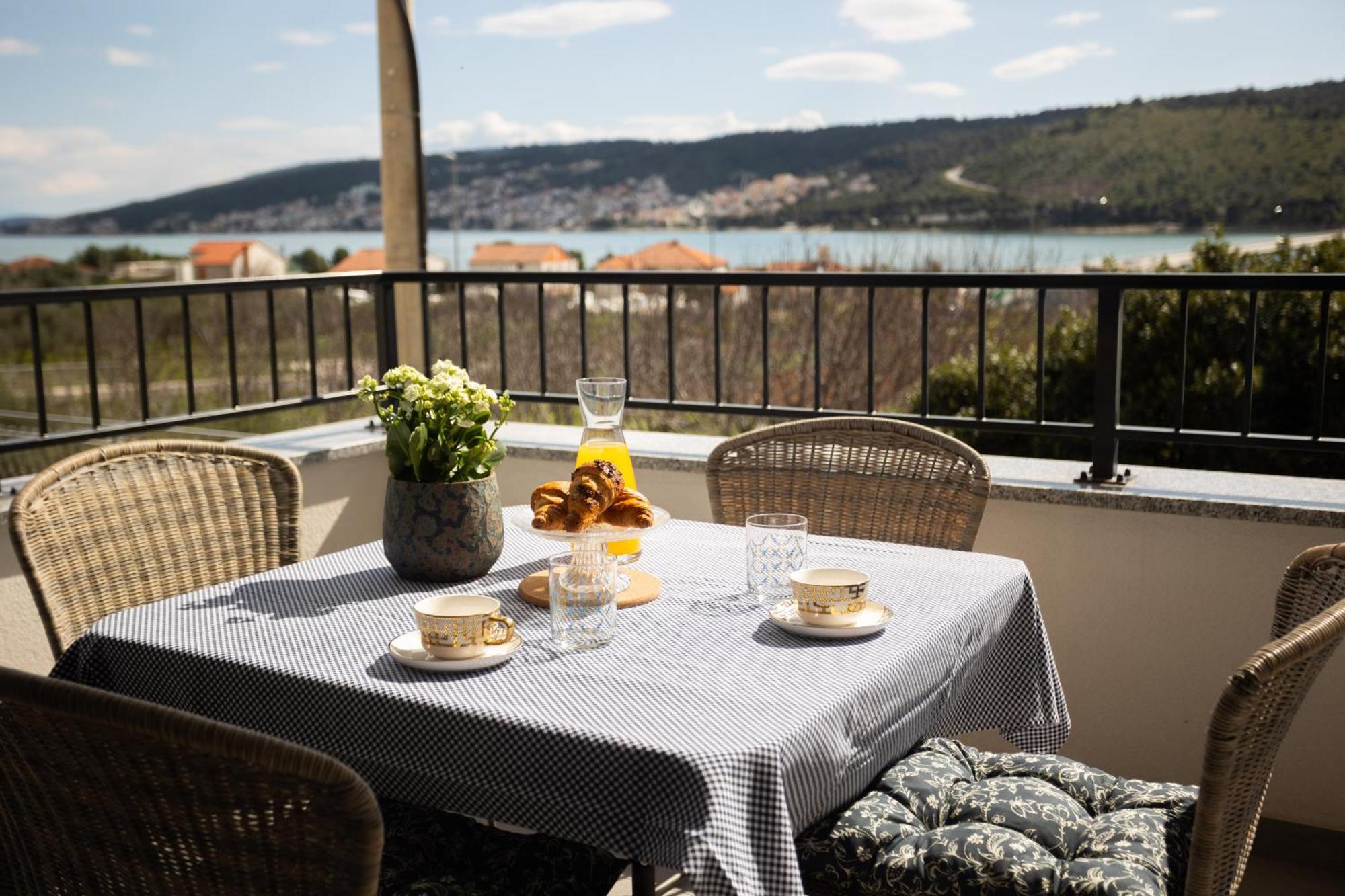 La Petit Appartement Trogir Buitenkant foto