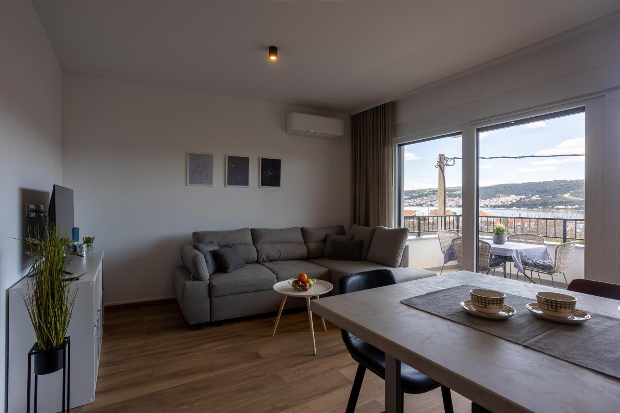 La Petit Appartement Trogir Buitenkant foto