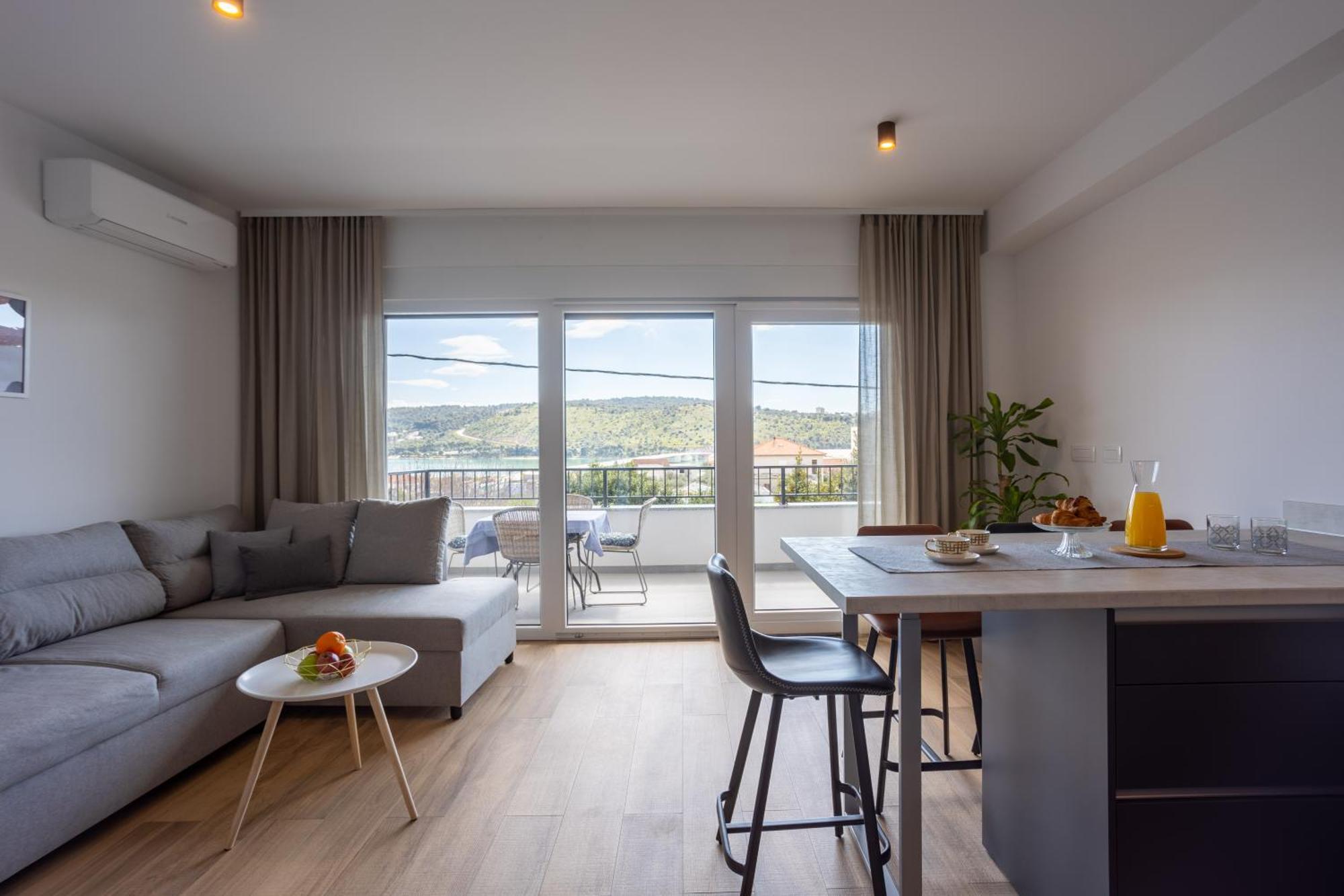 La Petit Appartement Trogir Buitenkant foto