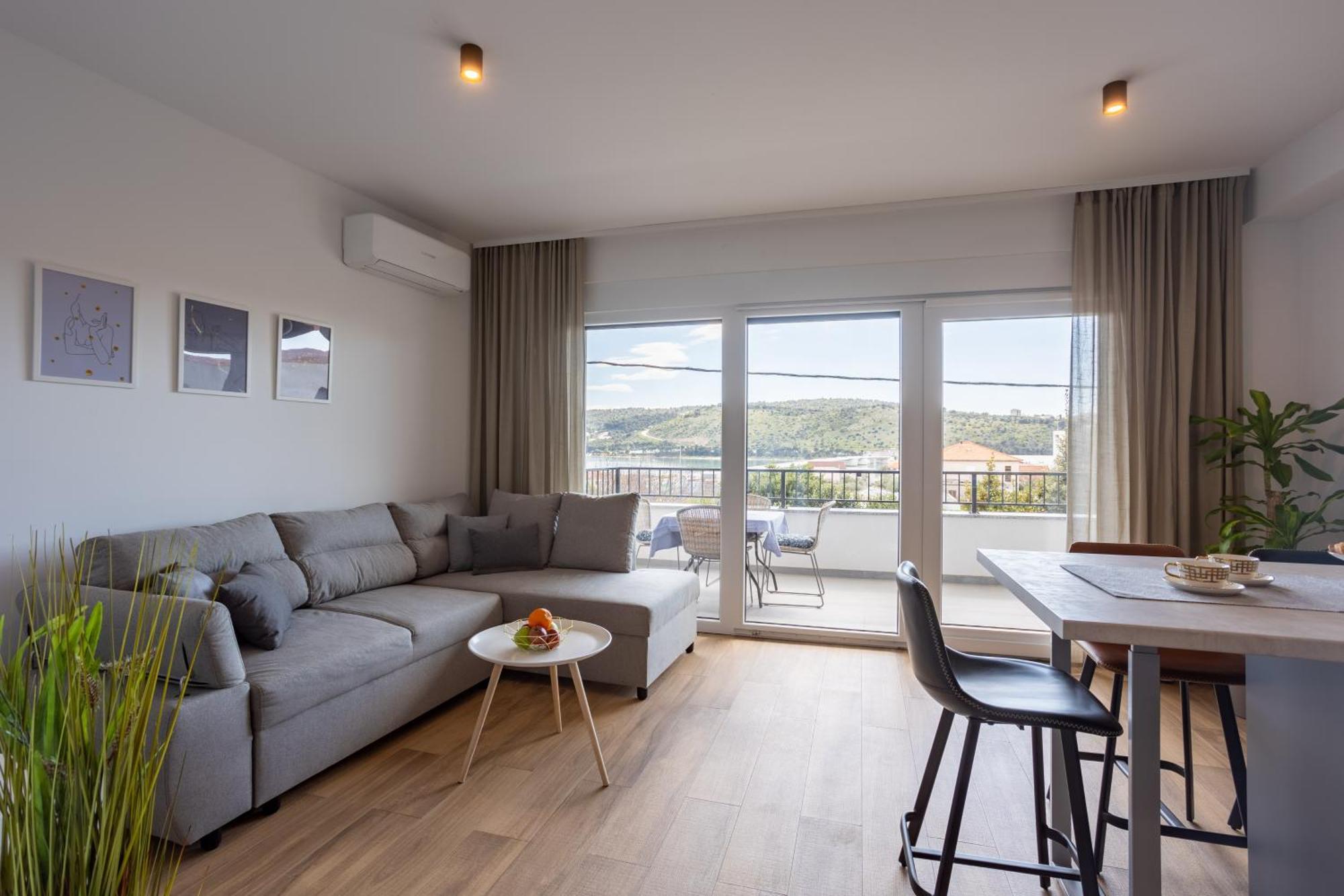 La Petit Appartement Trogir Buitenkant foto